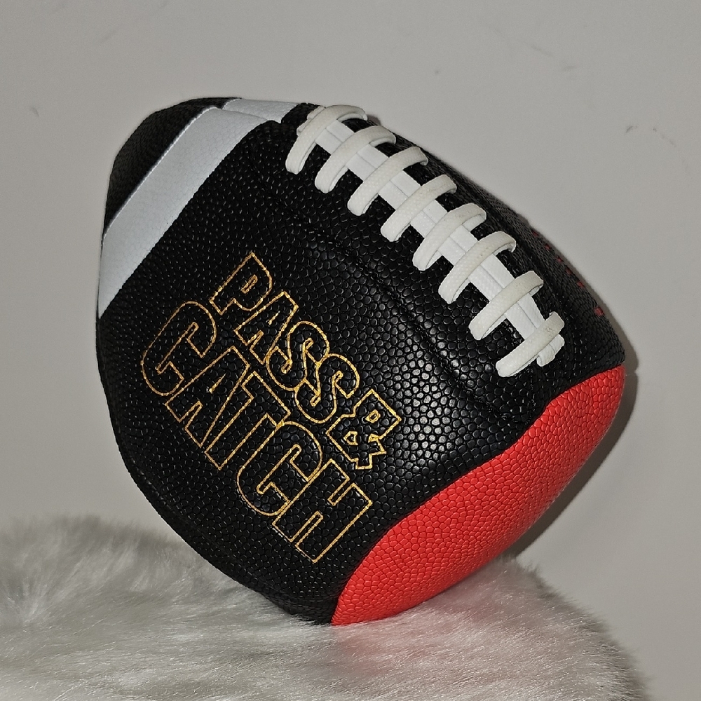 Pass & Catch Solo/Team Training Bounceback Football  Black/Red Youth Size NWOT